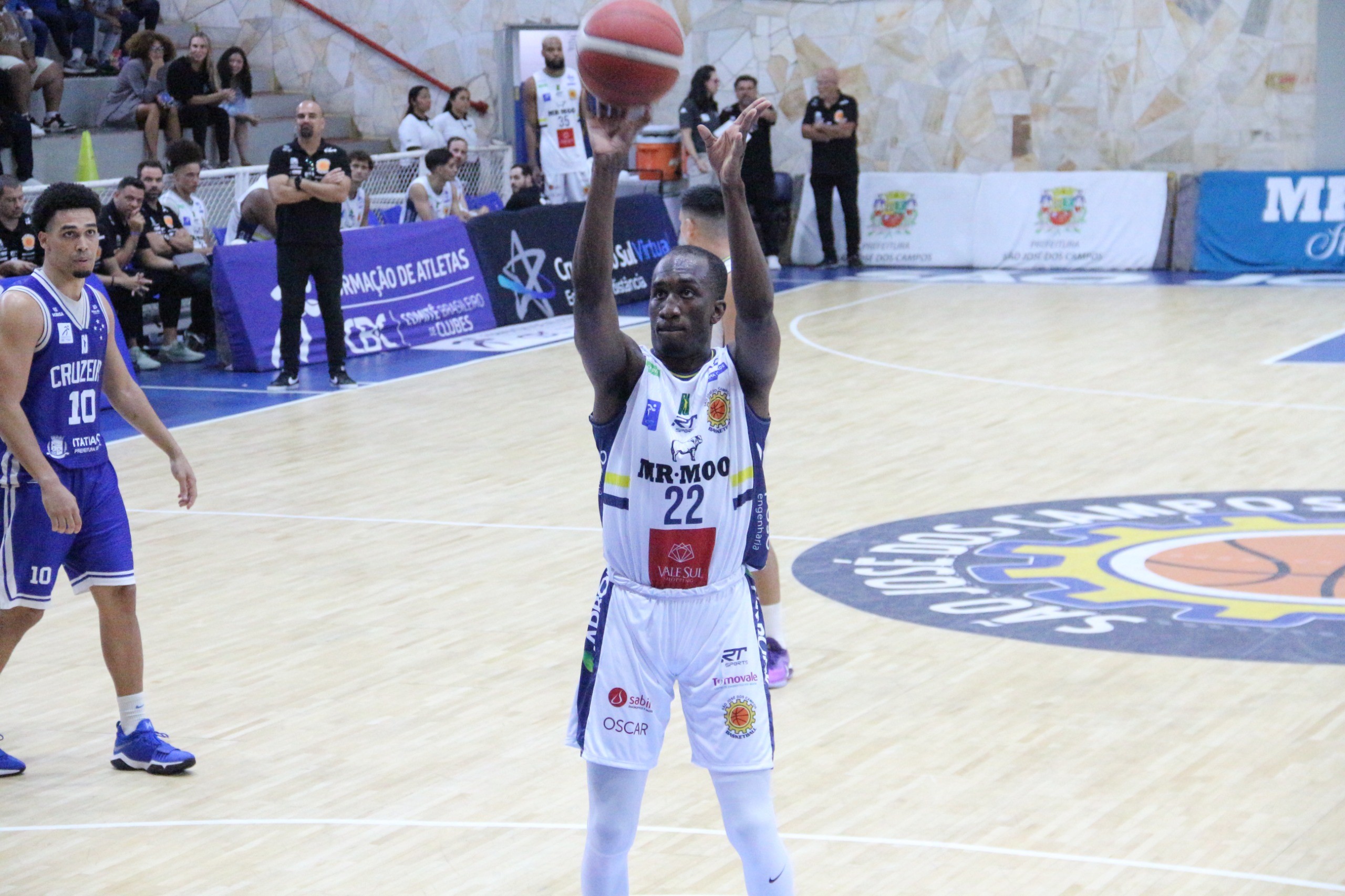 São José Basketball renova com ala-armador Dexter McClanahan