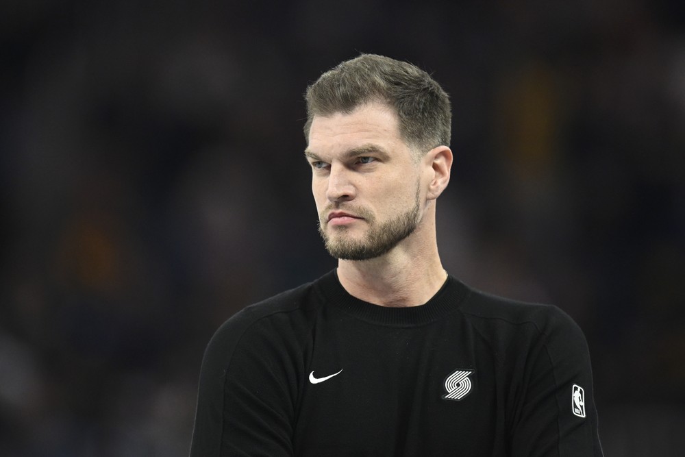 Blazers vencem Suns, e Tiago Splitter faz história ao levar equipe aos playoffs da NBA