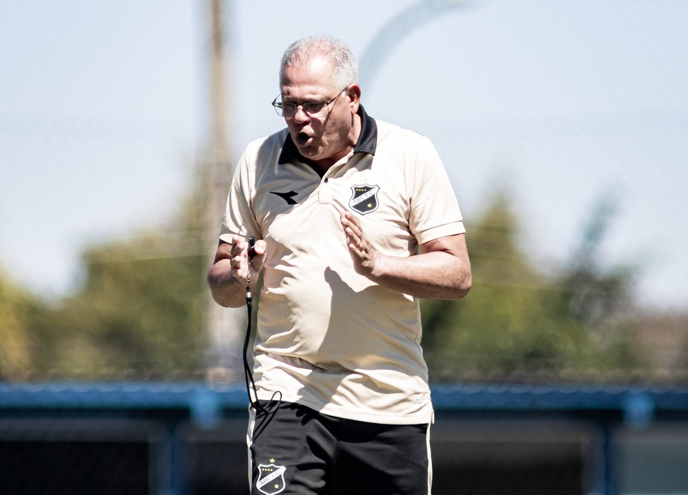 Waguinho Dias garante ABC focado para brigar por vaga na final da Série D — Foto: Guilherme Drovas/ABC