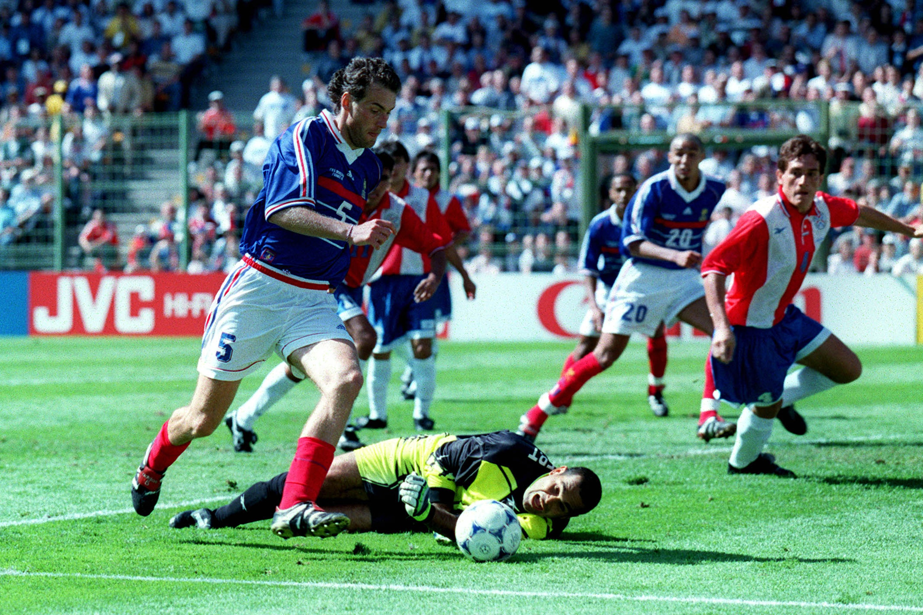 Chilavert diz que França atual é "seleção da África" ao responder ex-jogador nas redes sociais