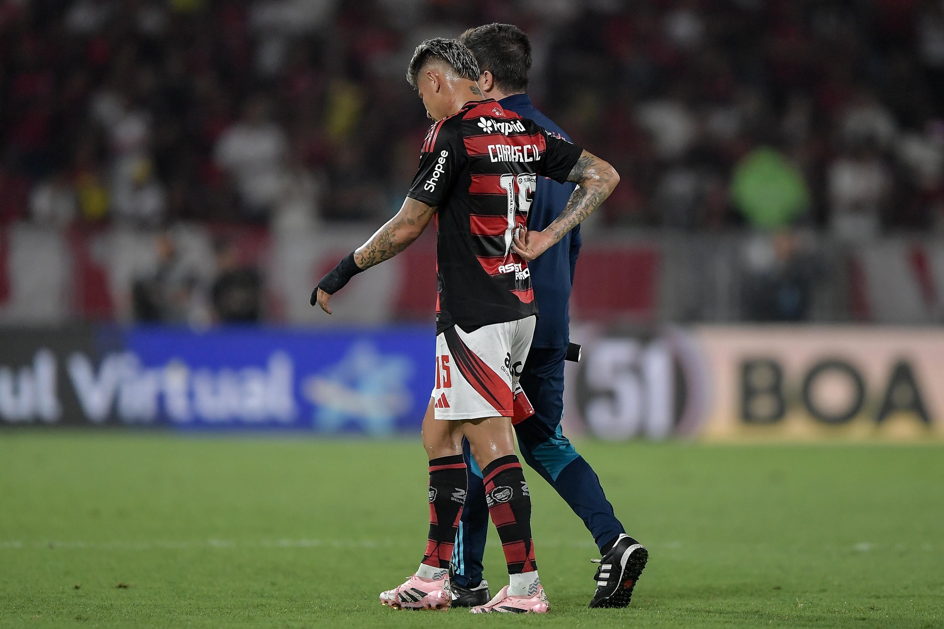 Carrascal sente dor e exame revela edema ósseo na costela; Flamengo inicia tratamento urgente