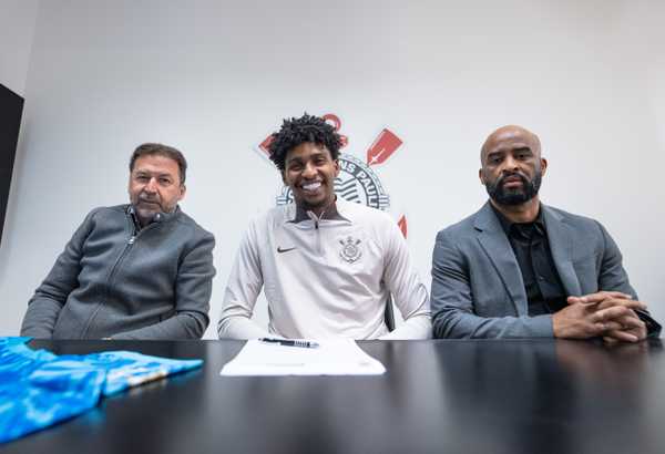 Corinthians corre atrás de reforços e mira mais do que prometido.