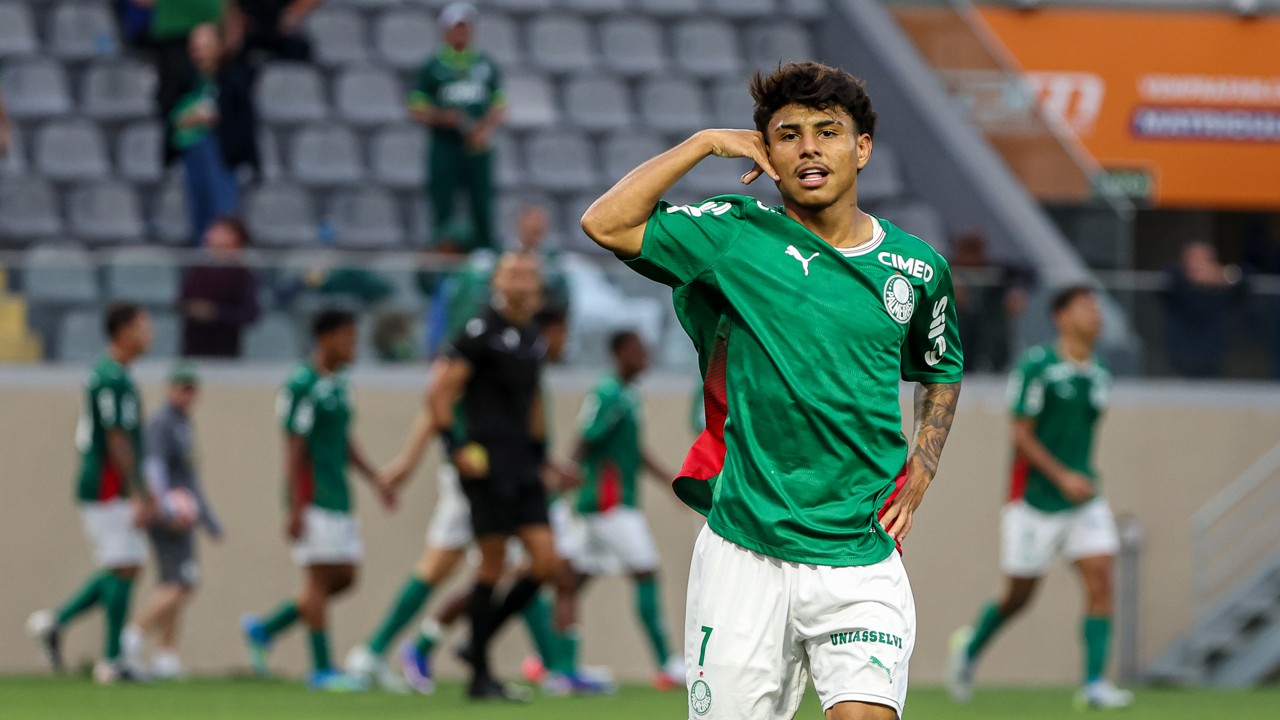 Promessa do Palmeiras brilha no sub-20, revela tratamento para crescimento e possui multa rescisória de R$ 351 milhões