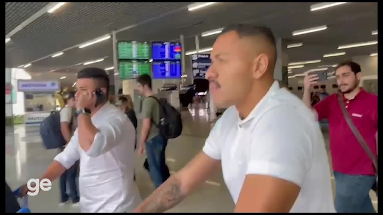 Perto de assinar com o Cruzeiro, atacante Rafael Papagaio chega a BH para exames