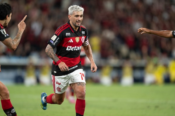 Arrascaeta atinge melhor momento e entra no Top 20 de artilheiros do Flamengo
