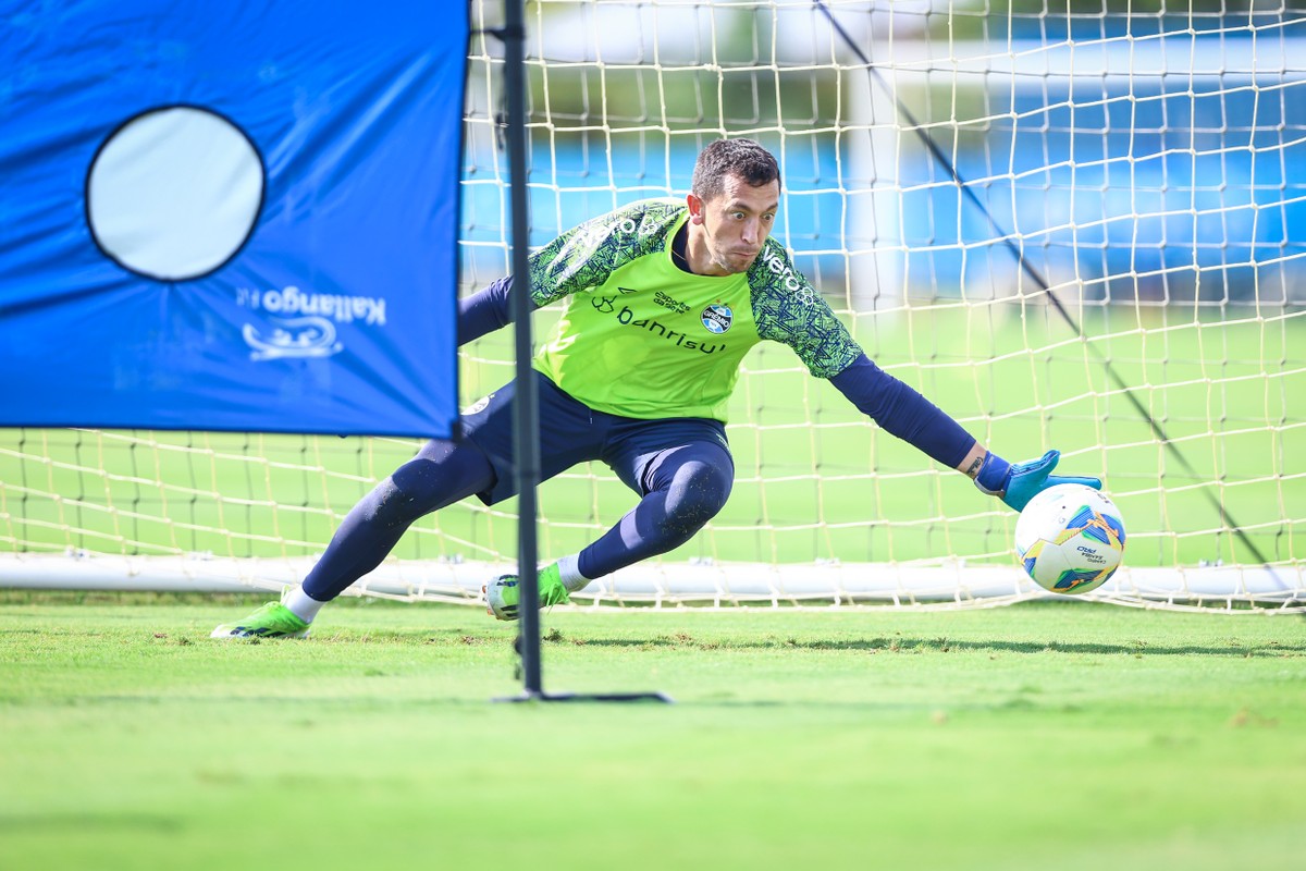 Grêmio mantém desfalques e convocação de Geromel para semifinal do Gauchão.