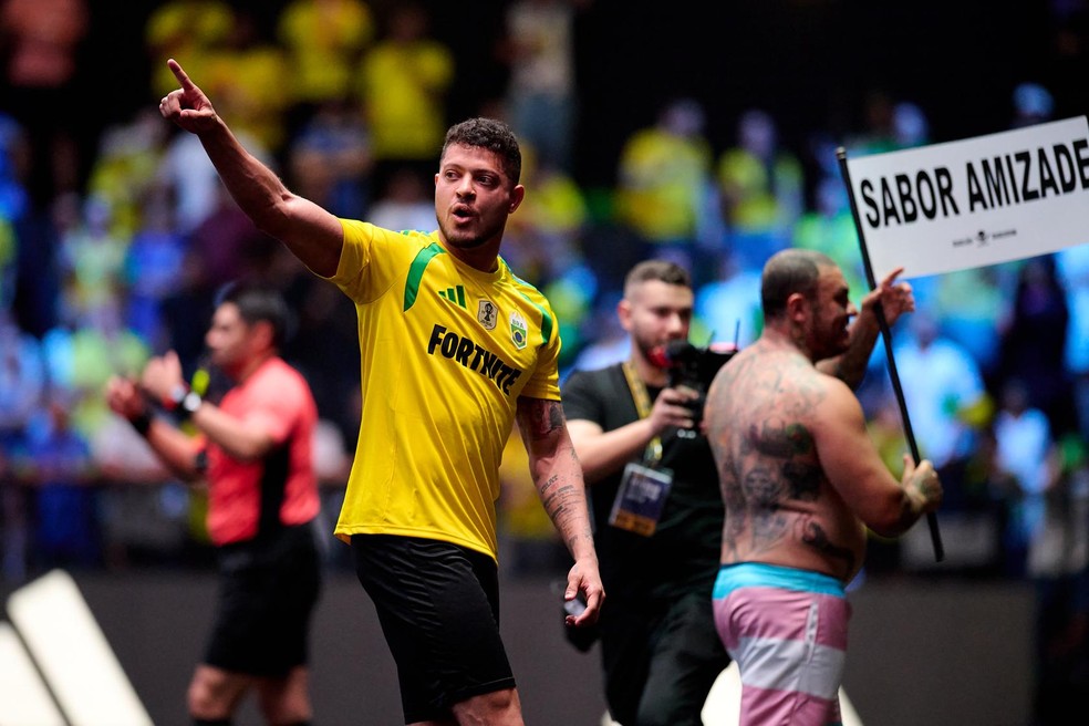 Streamer Cerol bateu o pênalti do presidente em Brasil x Itália pela Copa do Mundo da Kings League — Foto: Rebeca Schumacker/Quality Sport Images