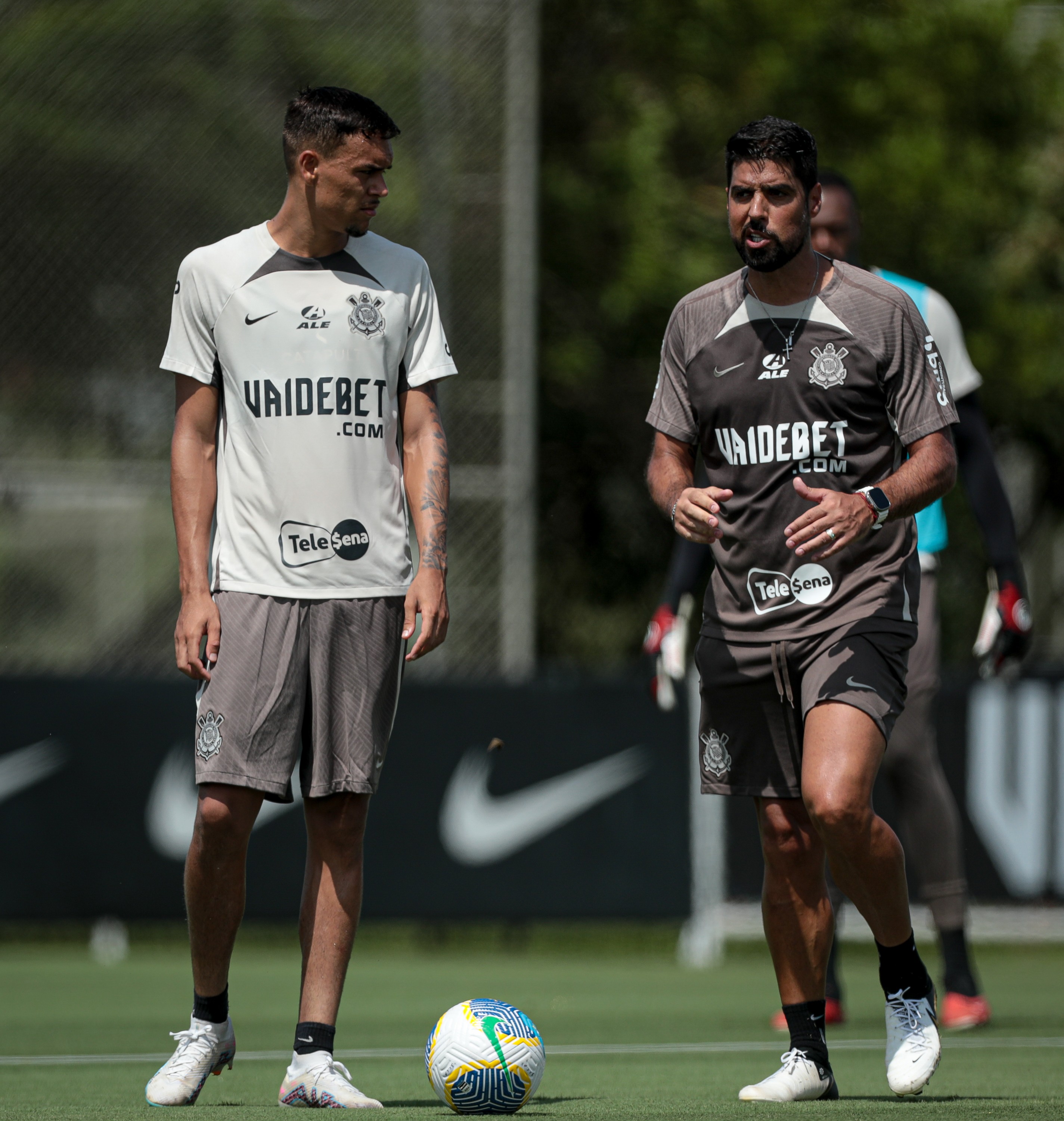 Treino do Corinthians: António Oliveira ajusta ataque de olho em jogo ...