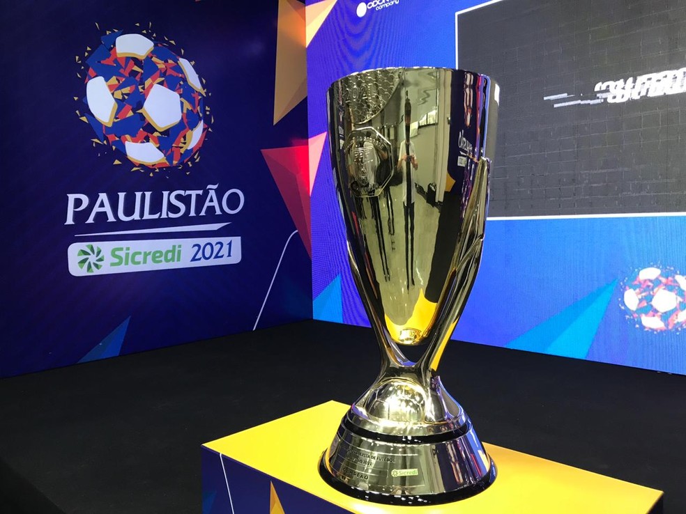 Governador entrega a taça de campeão na decisão do Campeonato Paulista