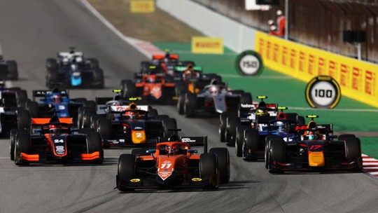 Felipe Drugovich vence sprint race e assume liderança do mundial na F2