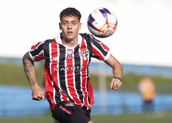 São Paulo aproveita pausa para a Copa do Mundo para integrar joias da base ao profissional! Confira