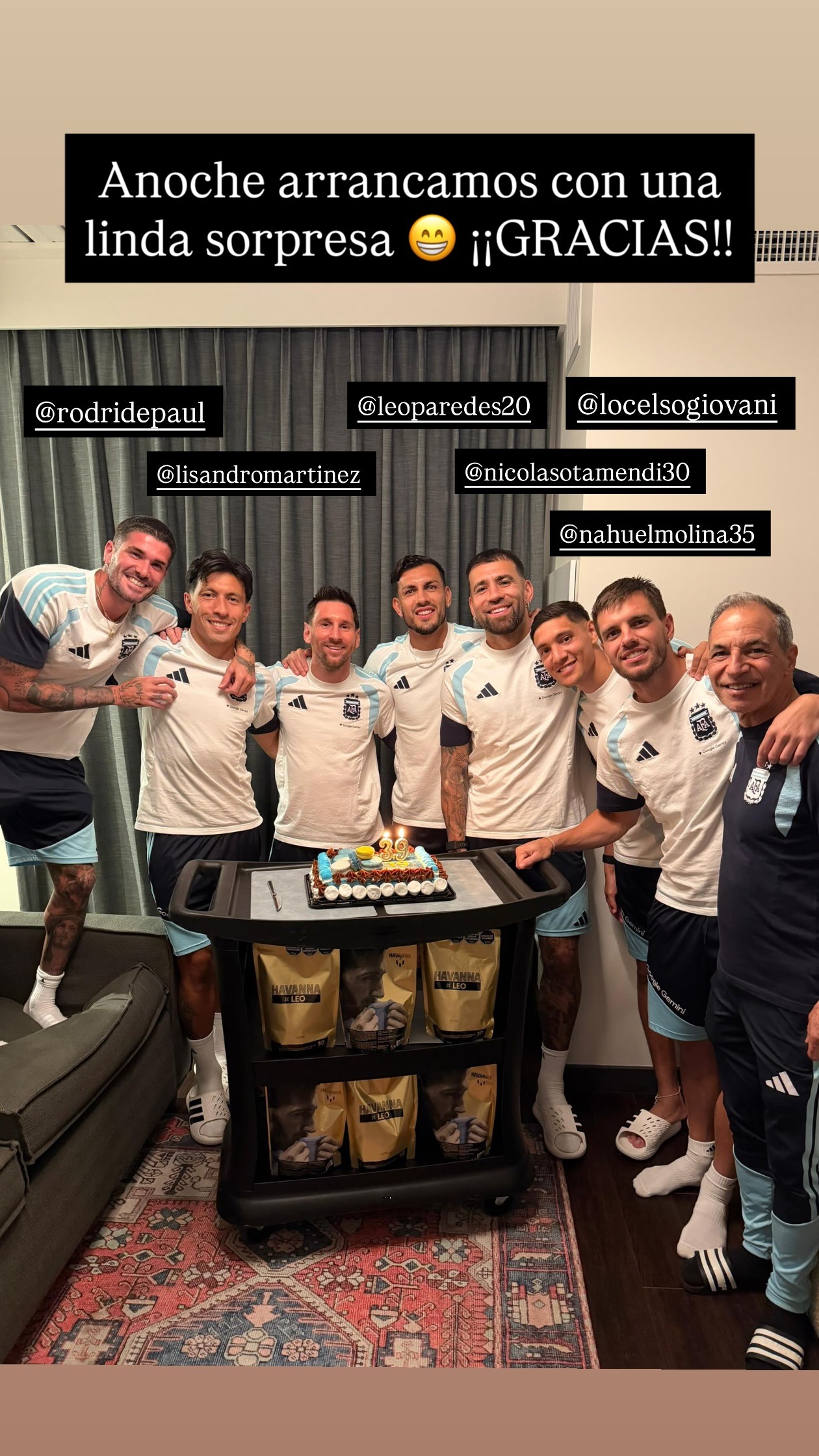 Messi recebe festa surpresa na concentração da Argentina; veja foto