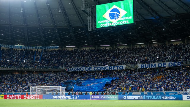 Torcida do Cruzeiro contra a Universidad Católica, no Mineirão