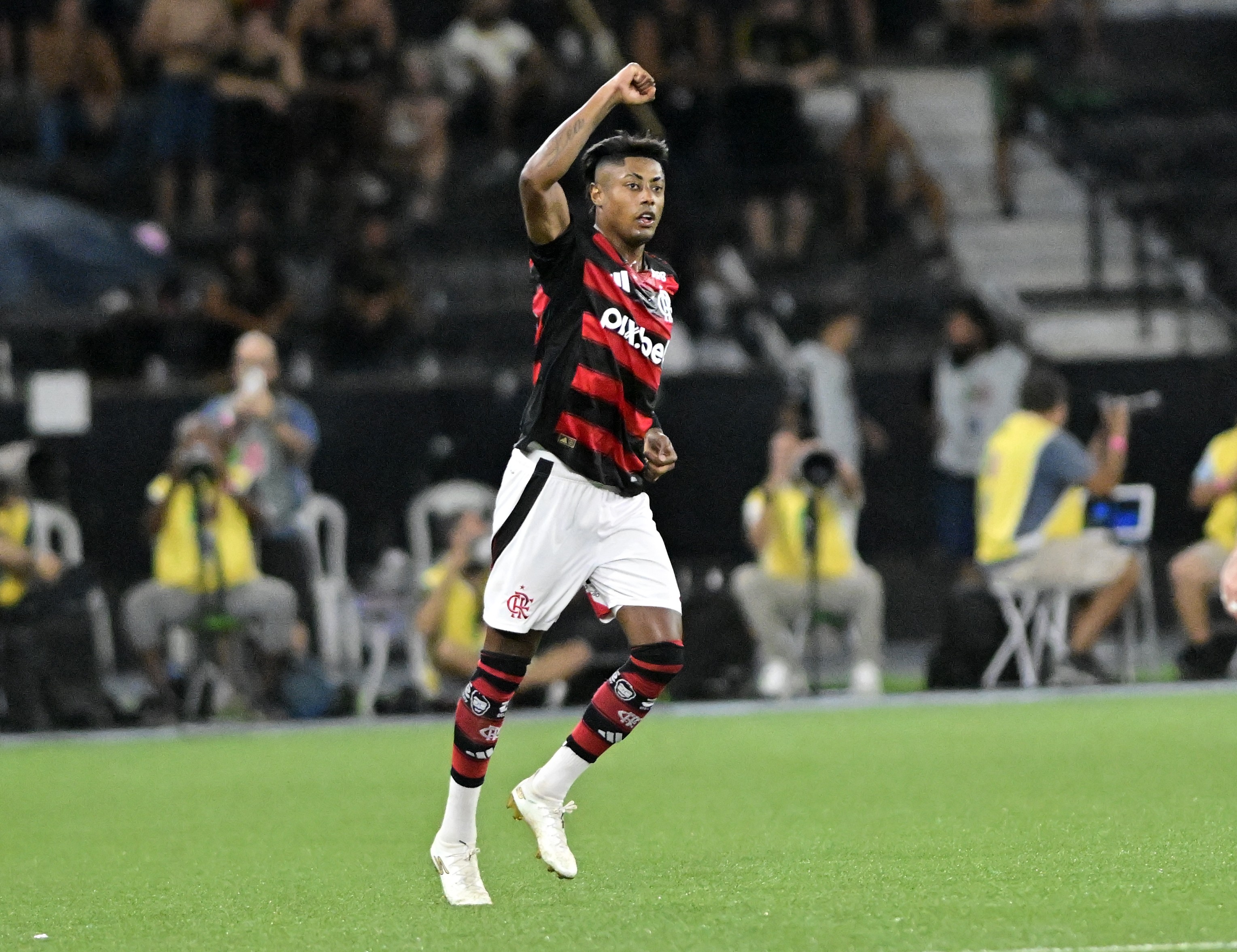 Atuações: Destaques de Bruno Henrique, Wesley e Rossi na vitória do Flamengo.