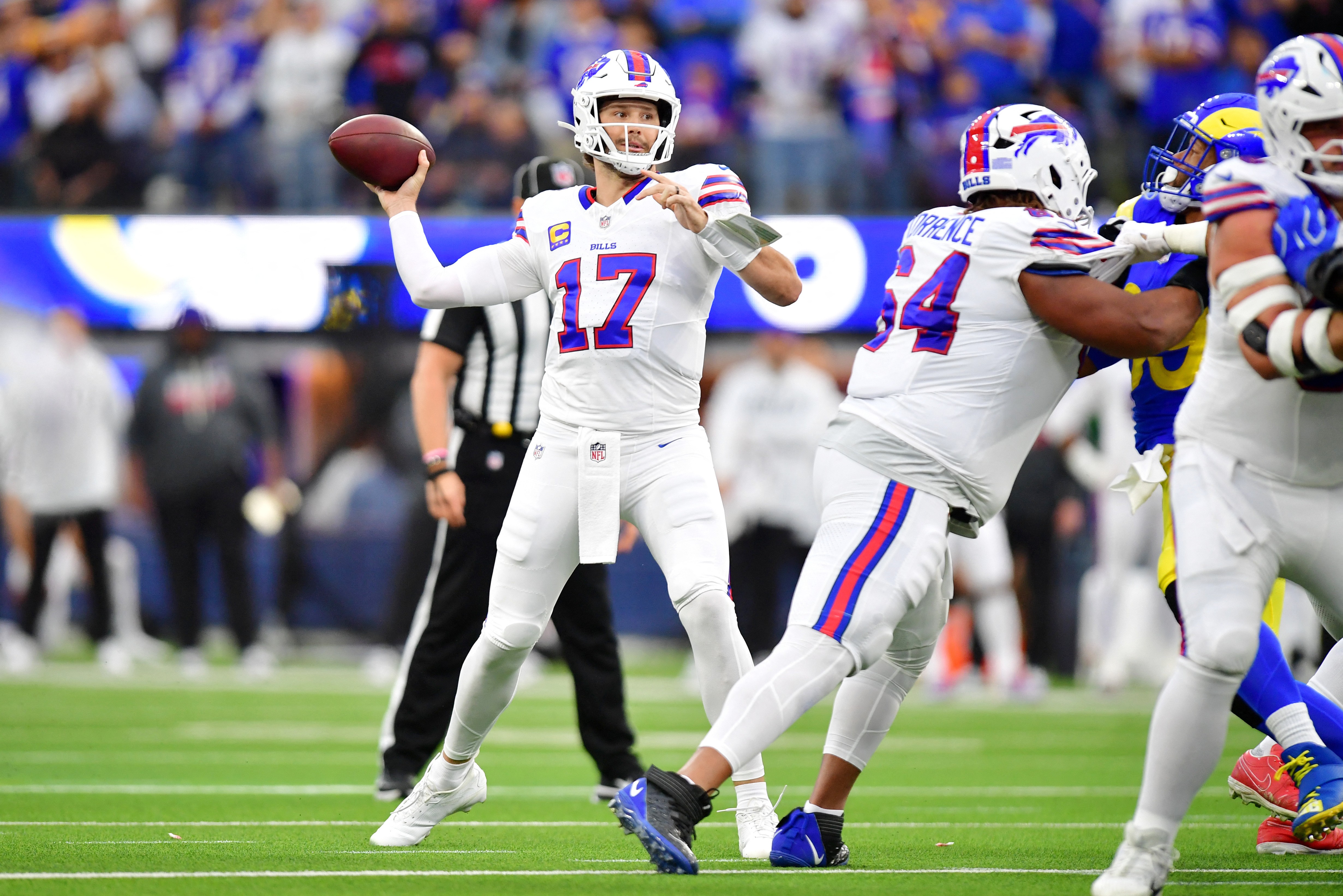 Bills vencem Rams na prorrogação com fim dramático em duelo de MVPs da NFL
