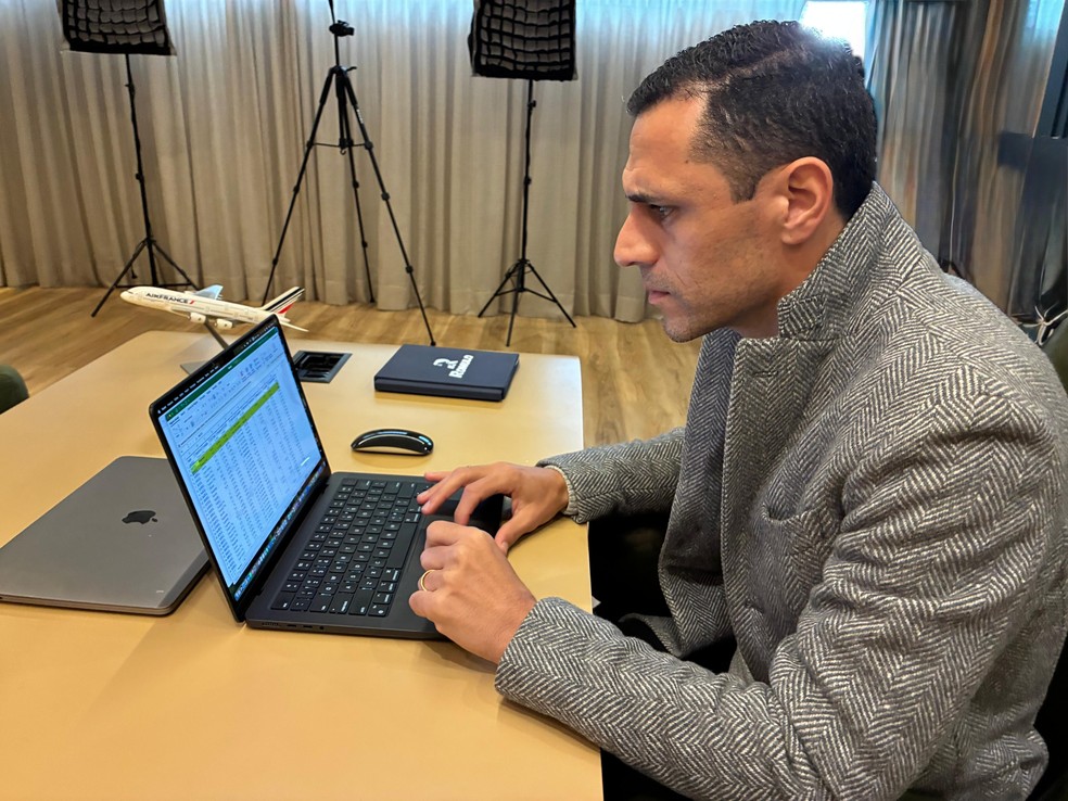 Rômulo ensina a investir e aumentar os rendimentos — Foto: Tomás Hammes