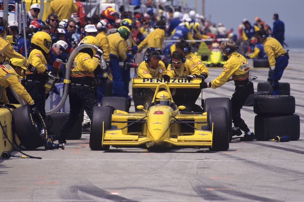 Gil de Ferran no clássico Reynard-Mercedes amarelo em Road America na temporada 1995 da Fórmula Indy — Foto: Alvis Upitis/Getty Images