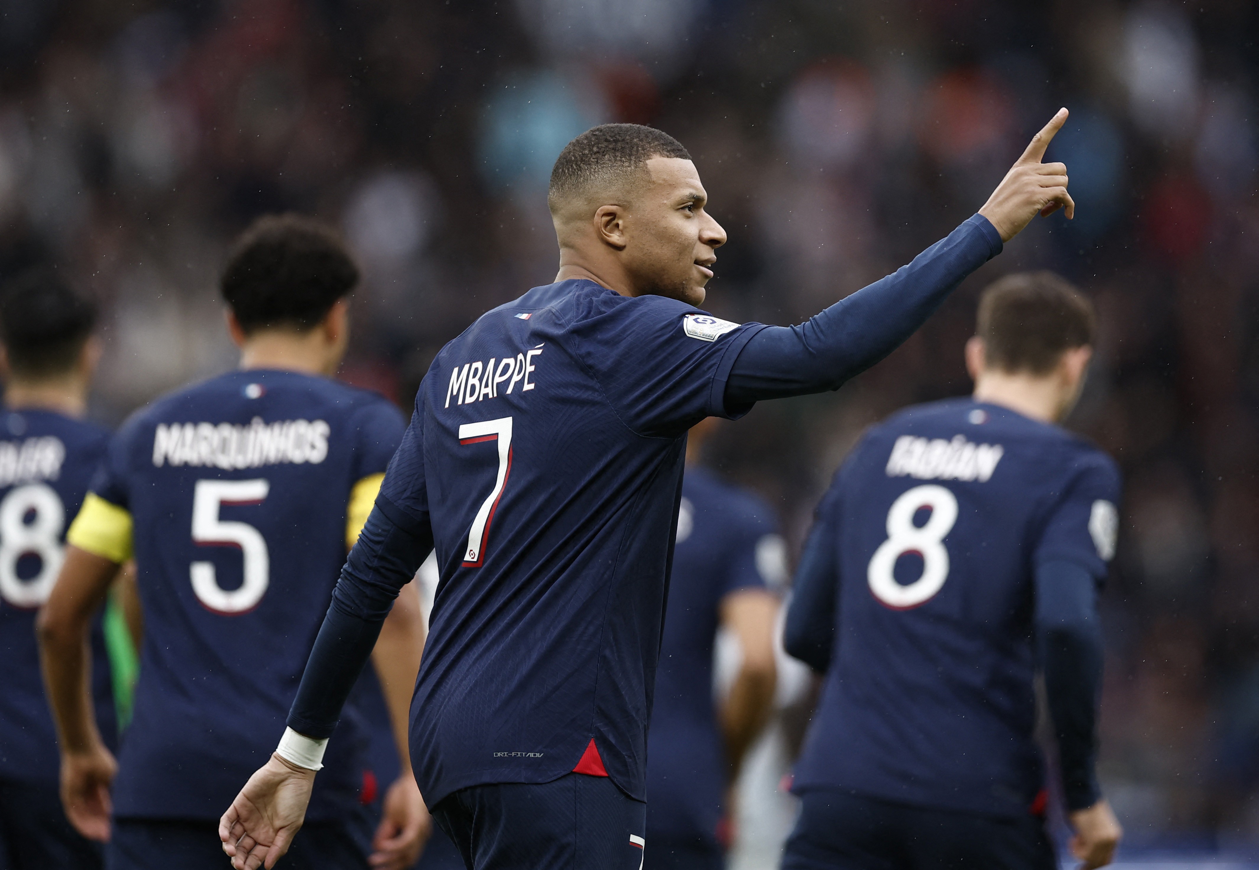 Francês: PSG vence com gol de Mbappé e segue na briga pela liderança | Ge