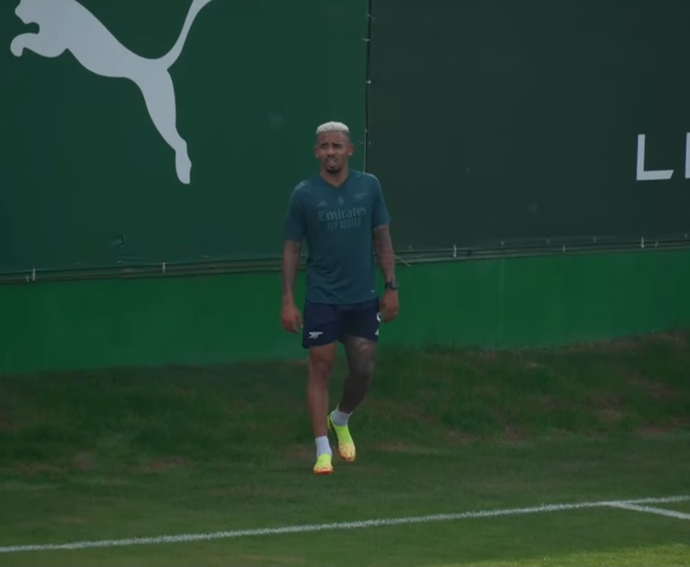 CRIA EM CASA! Gabriel Jesus volta ao CT do Palmeiras durante férias na Europa