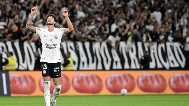 Gustavo Henrique abre o placar para o Corinthians contra o Internacional