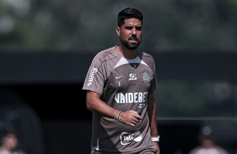 António Oliveira comanda treino do Corinthians — Foto: Rodrigo Coca/Agência Corinthians