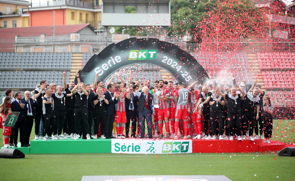 Cremonese comemora acesso à elite italiana para 2025/2026 — Foto: Divulgação/US Cremonese