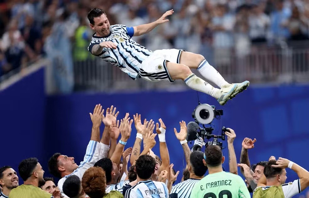 Virada épica da Argentina mostra valores que ultrapassam as fronteiras do campo