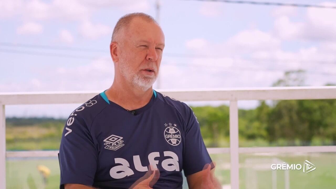 TÁ TUDO BEM! Mano relata primeira conversa e boa sintonia com Scolari