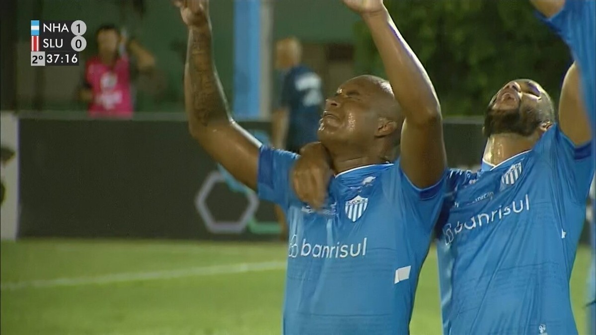 Promissor lateral do Novo Hamburgo busca destaque no Gauchão com linhagem campeã.