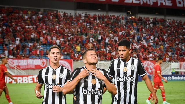 Guilherme Lucena fez o primeiro gol do Treze e sentiu lesão