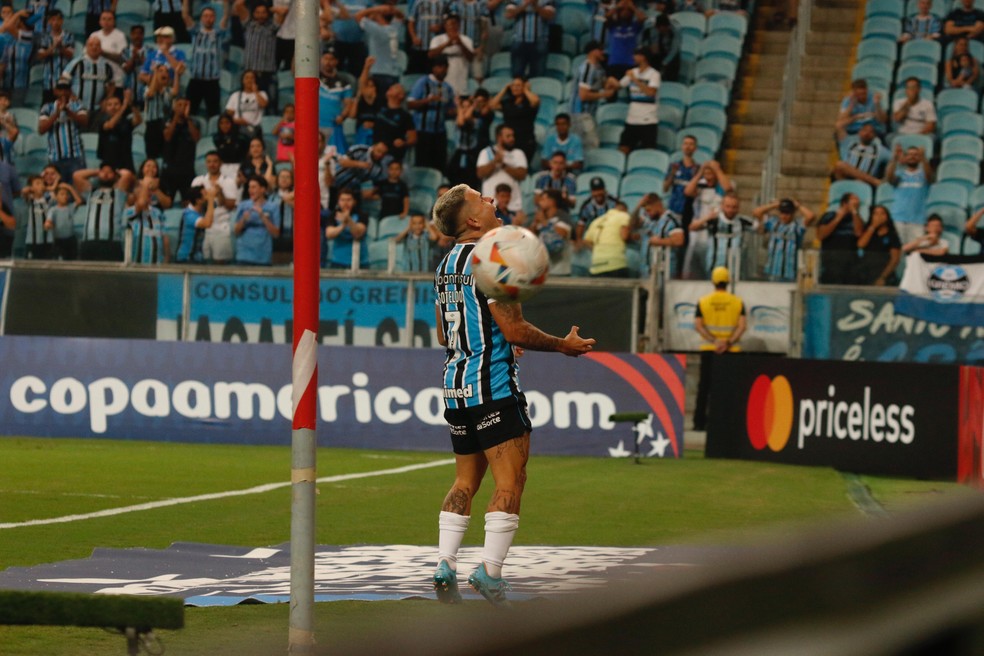 Soteldo lamenta chance perdida pelo Grêmio — Foto: João Victor Teixeira