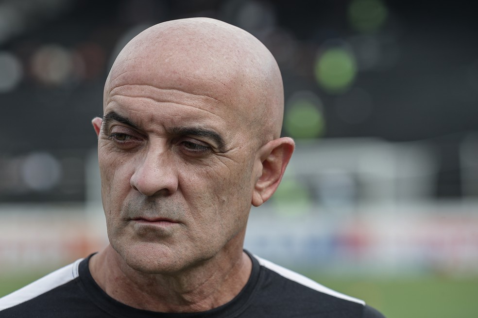 Itamar Schülle foi técnico do Santa Cruz — Foto: Marlon Costa/Agif