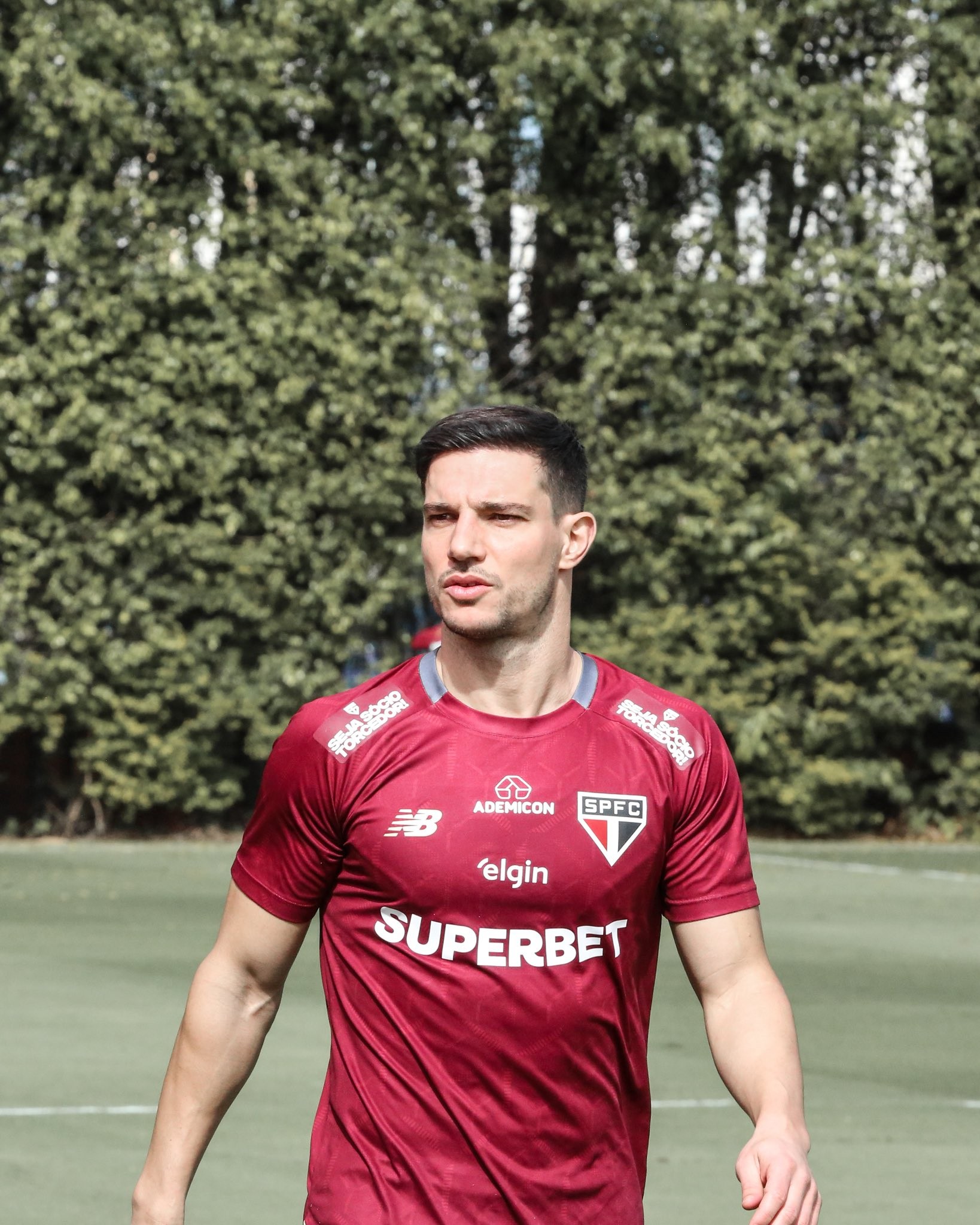 Cédric tem treino parcial e Lucca pode ser retomado no time contra o Bahia