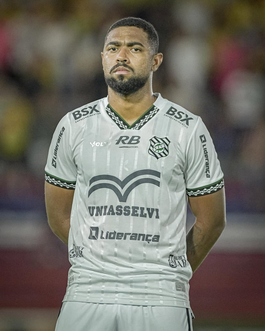Sem espaço no Figueirense, zagueiro tem contrato rescindido