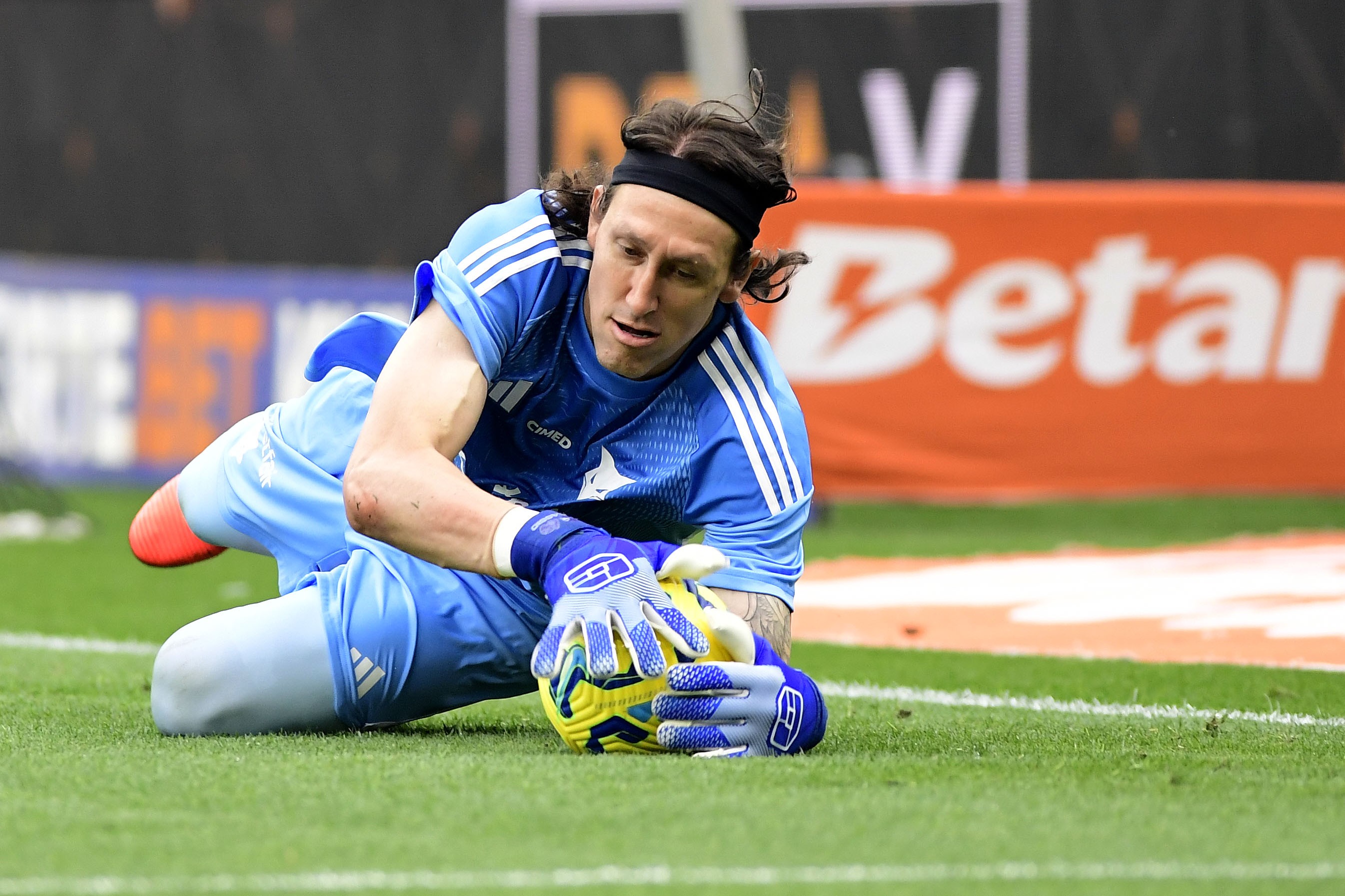 Cássio elogia Hugo Souza e confia: 