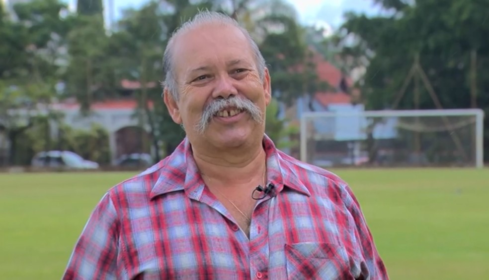 Seu Edson viu os primeiros passos de Carpini no futebol — Foto: Alex Cardim/EPTV