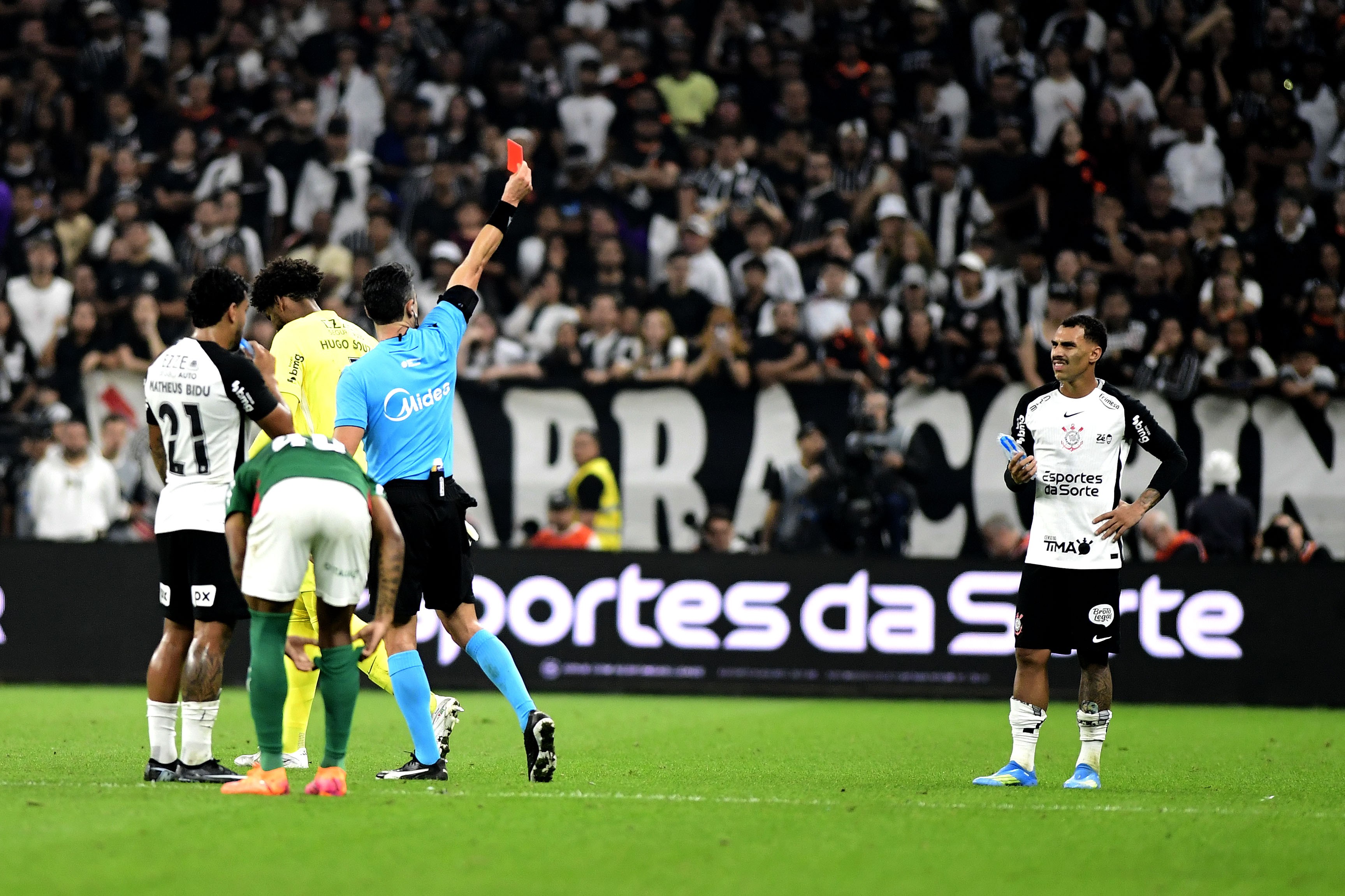 Polêmica no Dérbi: PC de Oliveira elogia VAR, mas questiona pênalti ignorado em Corinthians x Palmeiras