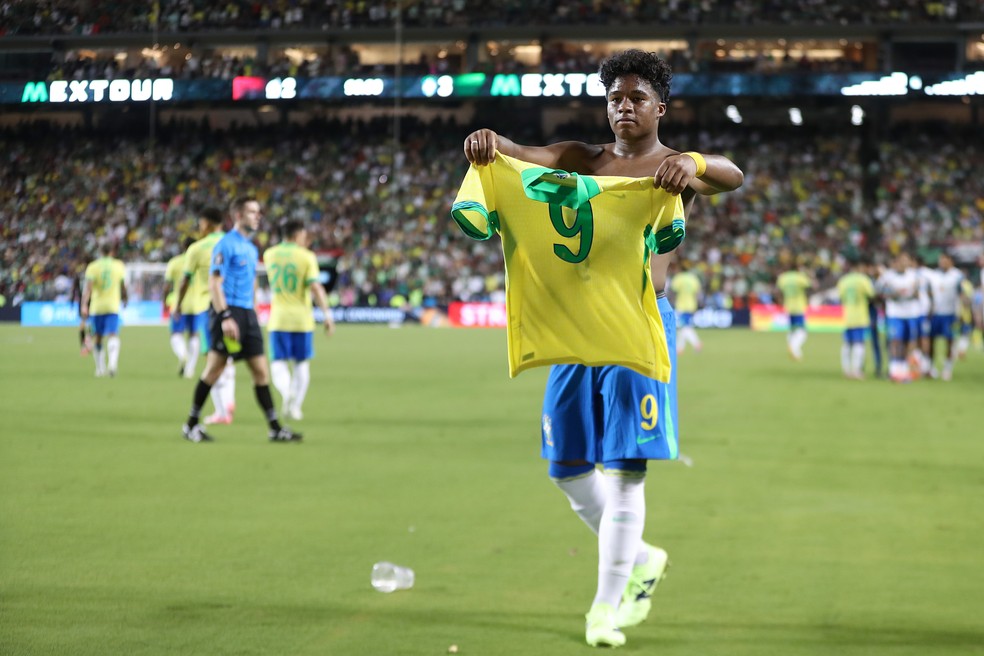 Endrick comemora gol em México x Brasil — Foto: Omar Vega/Getty Images