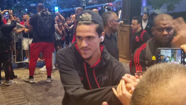 Com Bruno Henrique, Flamengo chega a Porto Alegre para jogo contra Grêmio; veja relacionados