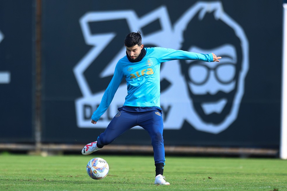 Villasanti em treino do Grêmio — Foto: Rodrigo Fatturi/Divulgação Grêmio