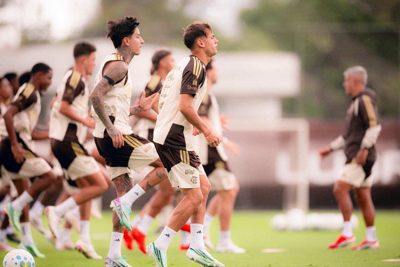 Flamengo usa Data Fifa para recuperar elenco e fazer intensivão com Freitas