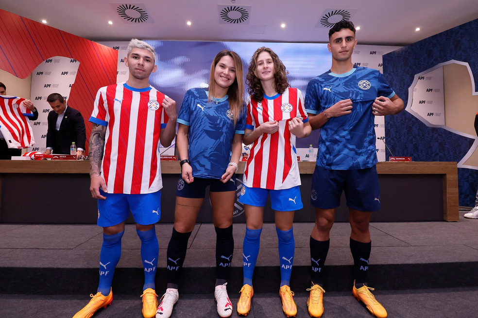 Novas camisas do Paraguai para a Copa América 2024 — Foto: Divulgação/APF