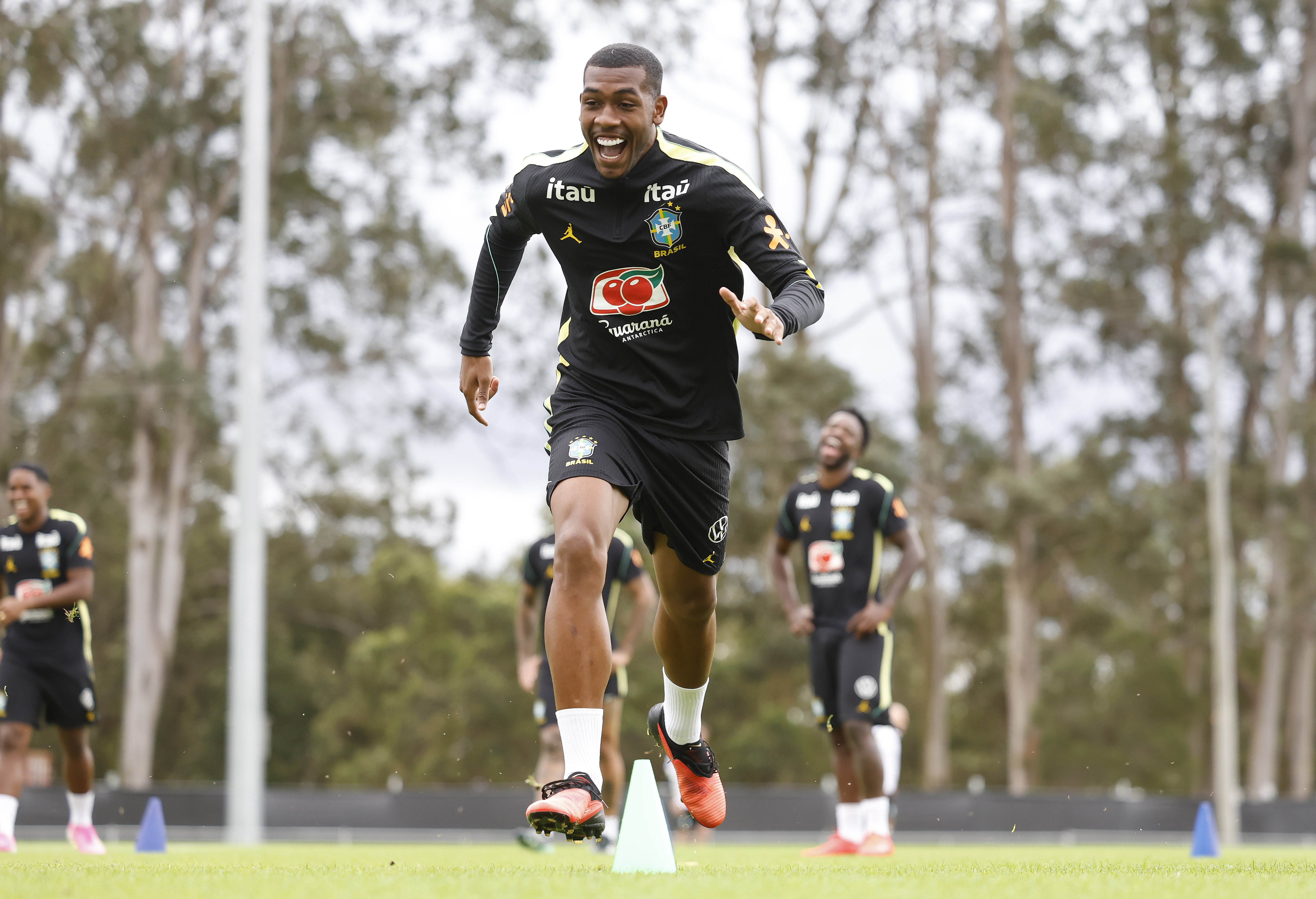 Golden Boy 2026: Endrick, Estêvão e Rayan estão entre os finalistas