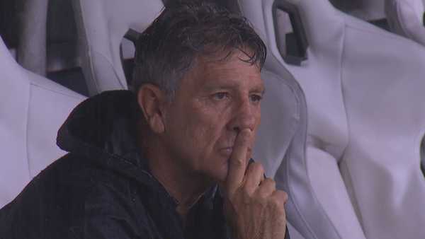 Grêmio esconde deficiências e se afunda no Z-4 antes do Gre-Nal.