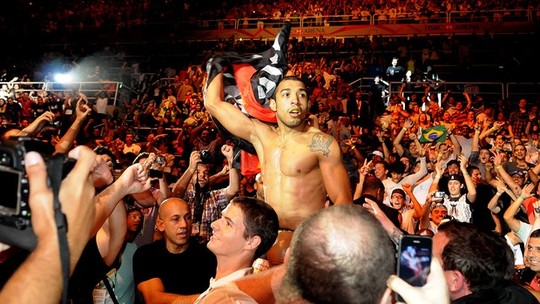 Opinião: José Aldo tornou o MMA acessível para os brasileiros - Ex-campeão dos pesos-penas do UFC foi o lutador que mais se identificou com o povo brasileiro no octógono