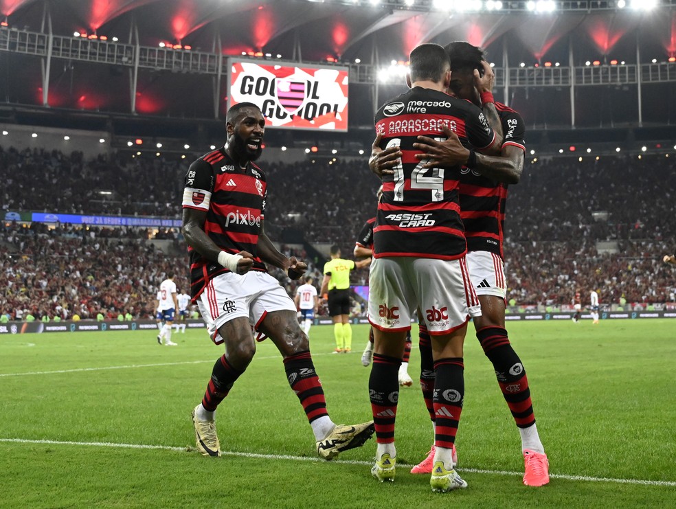 Gol do Flamengo de Arrascaeta contra o Bahia — Foto: André Durão / ge