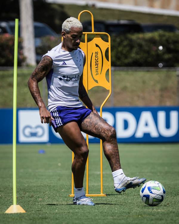 Escalação do Cruzeiro: time treina em dois períodos; Matheus Pereira e Gasolina seguem trabalhos físicos