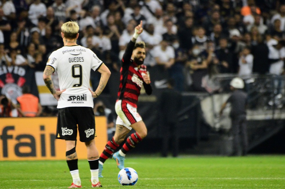 Do Flamengo para o São Paulo: relembre jogadores que fizeram o