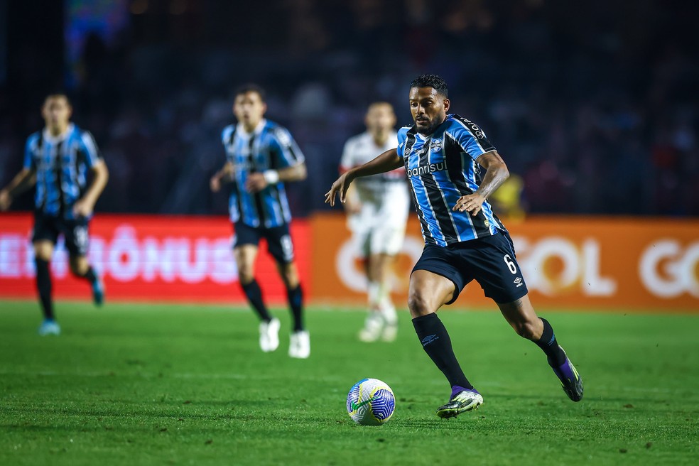 Reinaldo em derrota do Grêmio para o São Paulo — Foto: Lucas Uebel/Grêmio