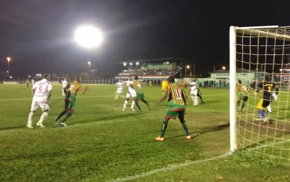 Vilhena e Sampaio empataram em 2 a 2 pelas oitavas de final — Foto: Flávio Godoi